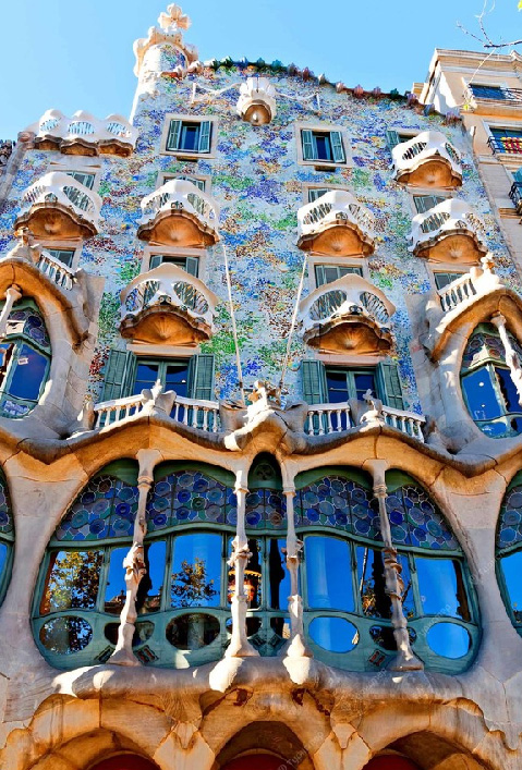 Antoni_Gaudi2